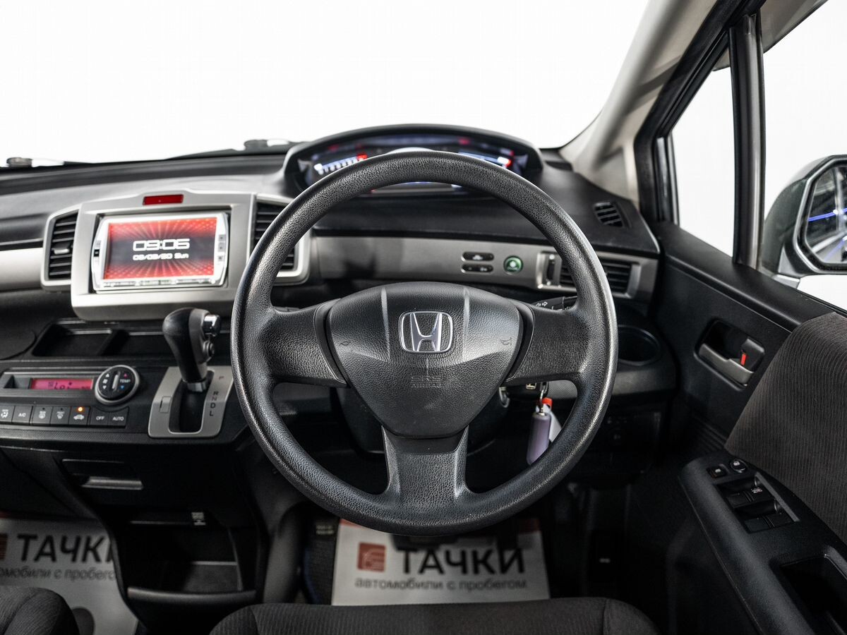 Honda Freed 2011 - фото автомобиля