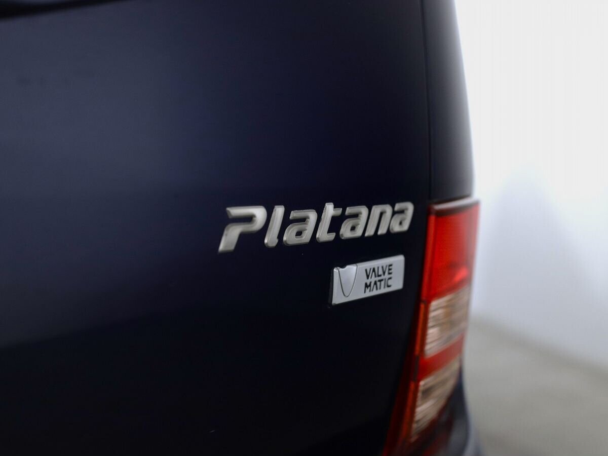 Toyota Isis 2009 - фото автомобиля