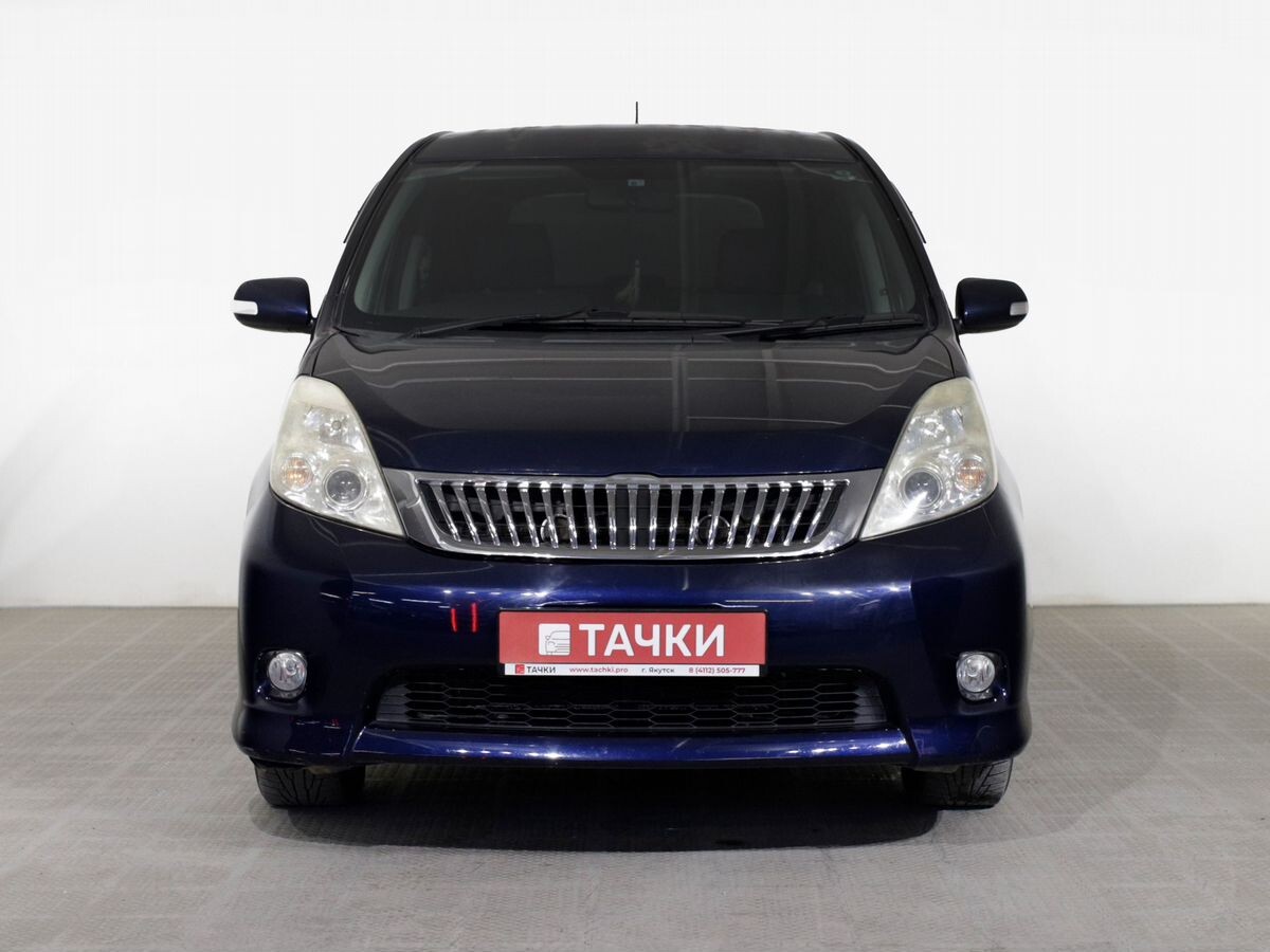 Toyota Isis 2009 - фото автомобиля