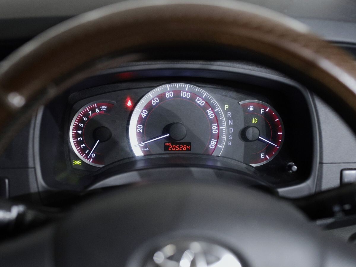 Toyota Isis 2009 - фото автомобиля