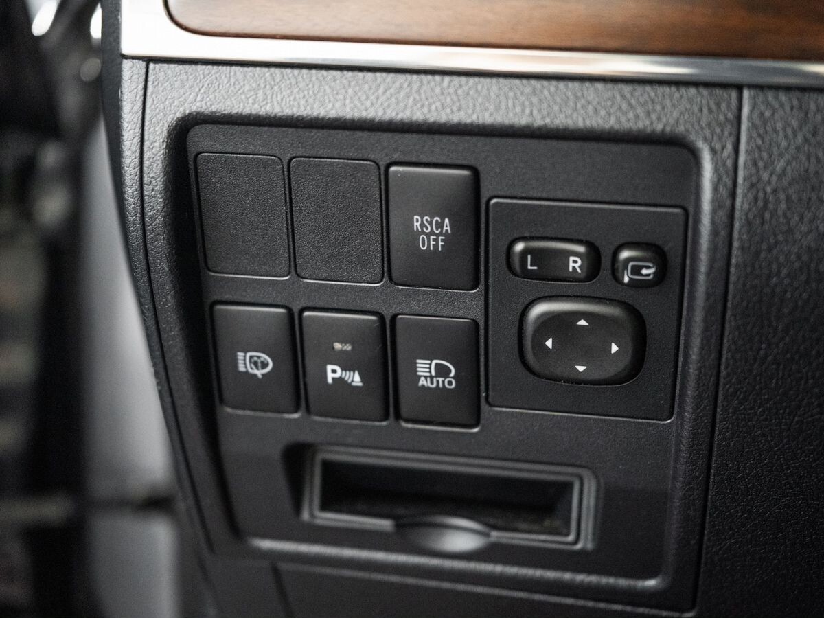 Toyota Land Cruiser 2016 - фото автомобиля