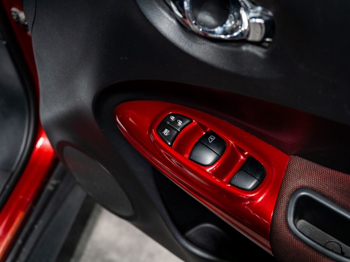 Nissan Juke 2010 - фото автомобиля
