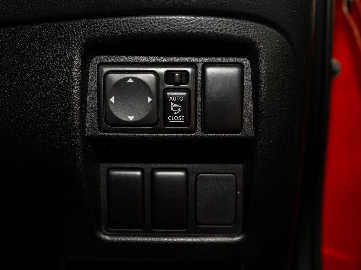 Nissan Juke 2010 - фото автомобиля