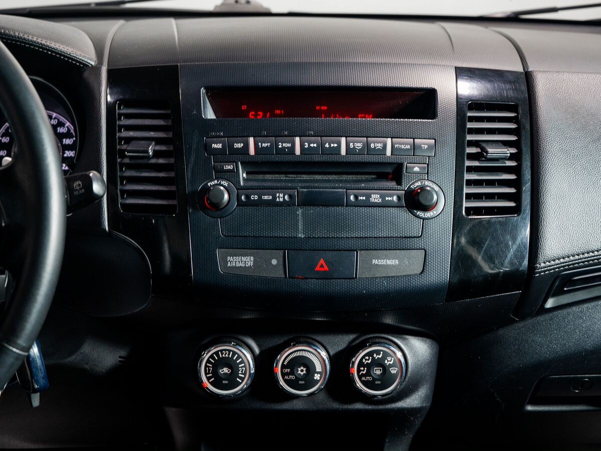 Mitsubishi Outlander 2010 - фото автомобиля