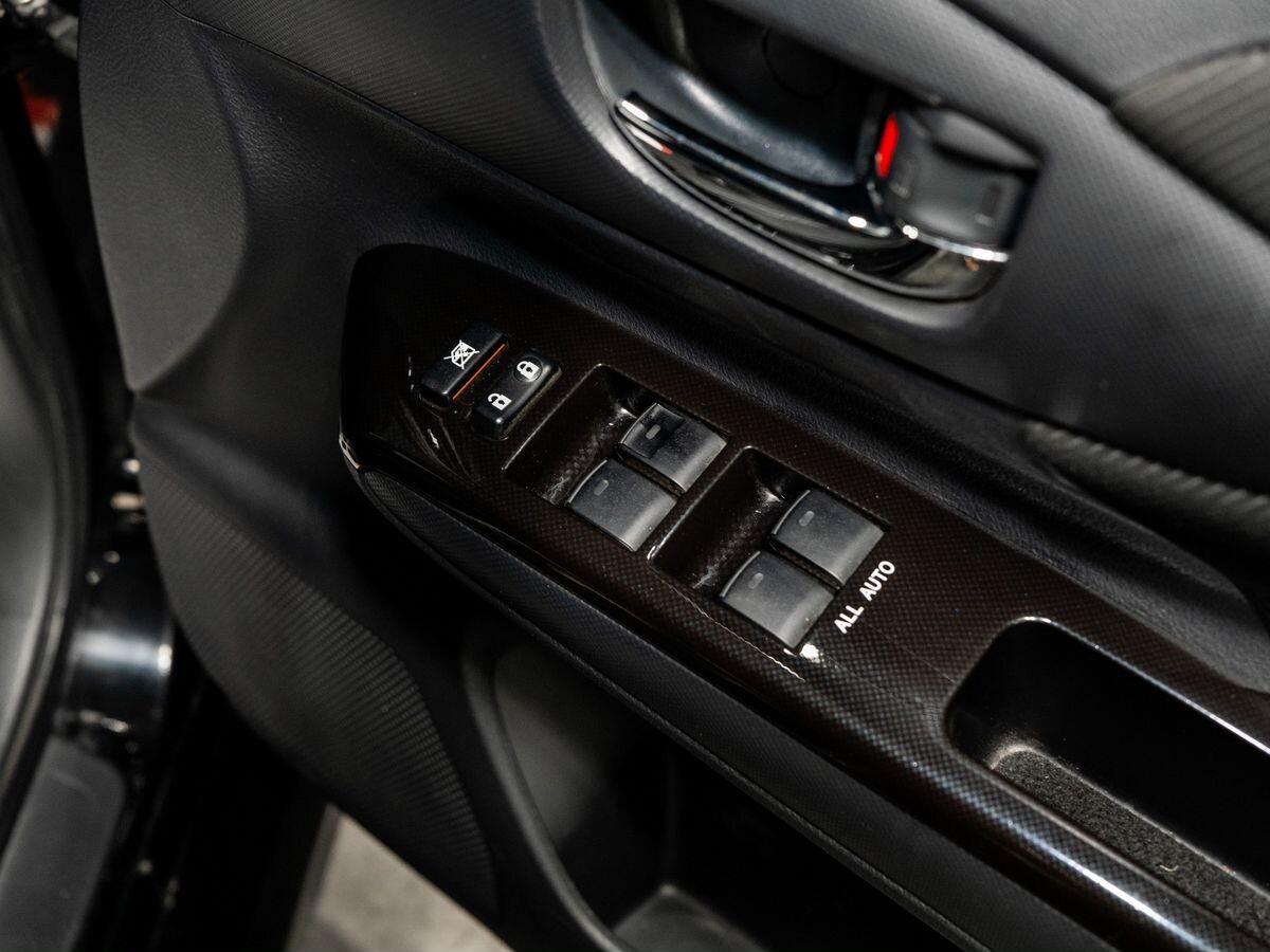 Toyota Wish 2012 - фото автомобиля