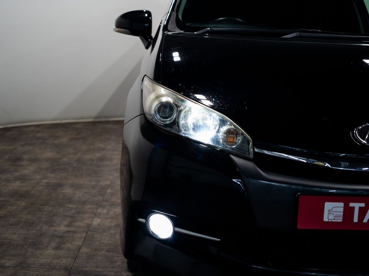 Toyota Wish 2012 - фото автомобиля