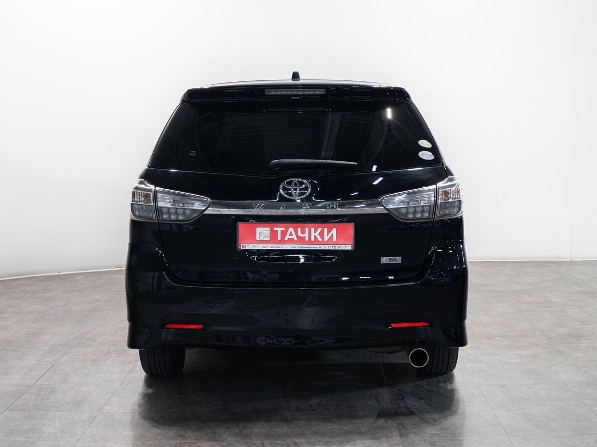 Toyota Wish 2012 - фото автомобиля