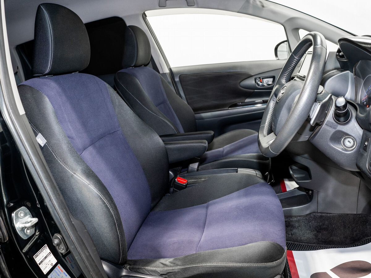 Toyota Wish 2012 - фото автомобиля