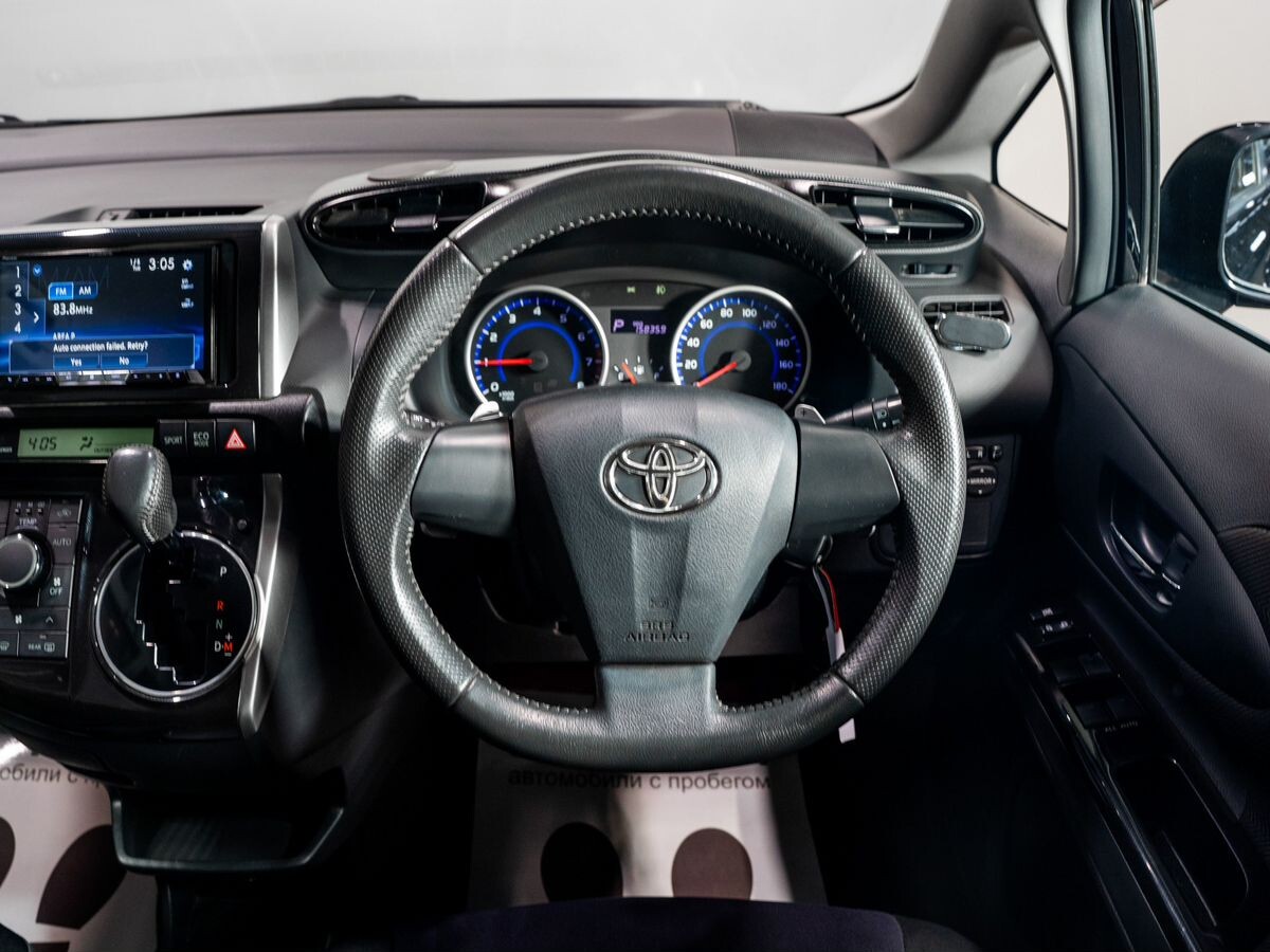 Toyota Wish 2012 - фото автомобиля
