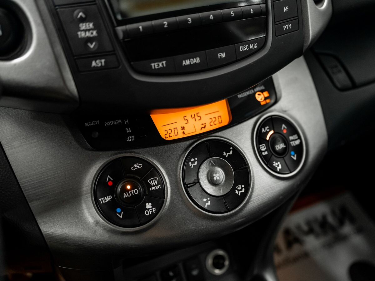 Toyota RAV4 2010 - фото автомобиля