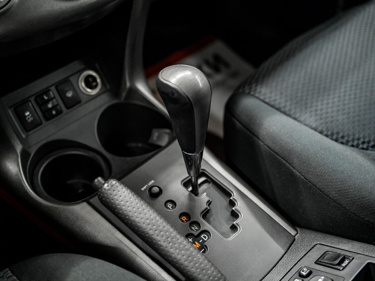 Toyota RAV4 2010 - фото автомобиля
