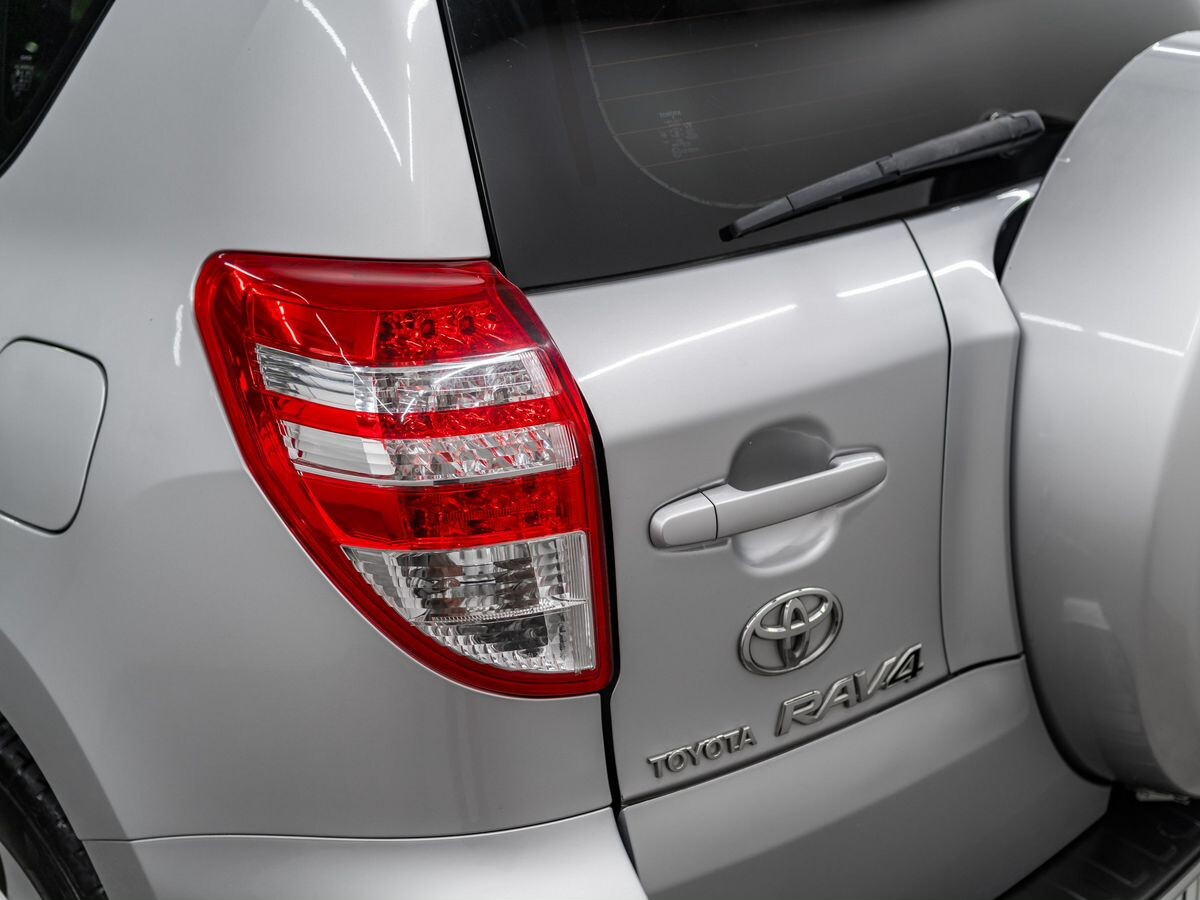 Toyota RAV4 2010 - фото автомобиля