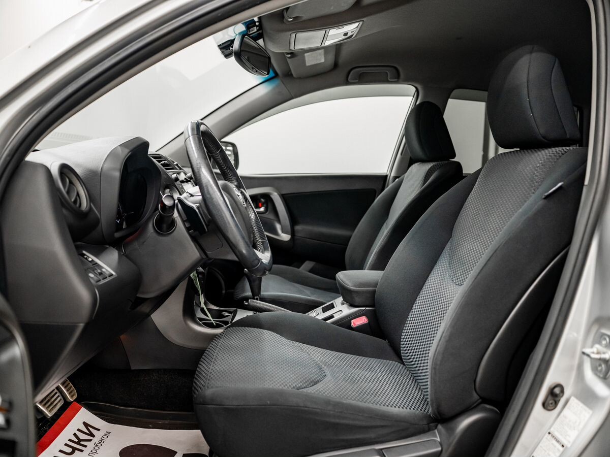 Toyota RAV4 2010 - фото автомобиля
