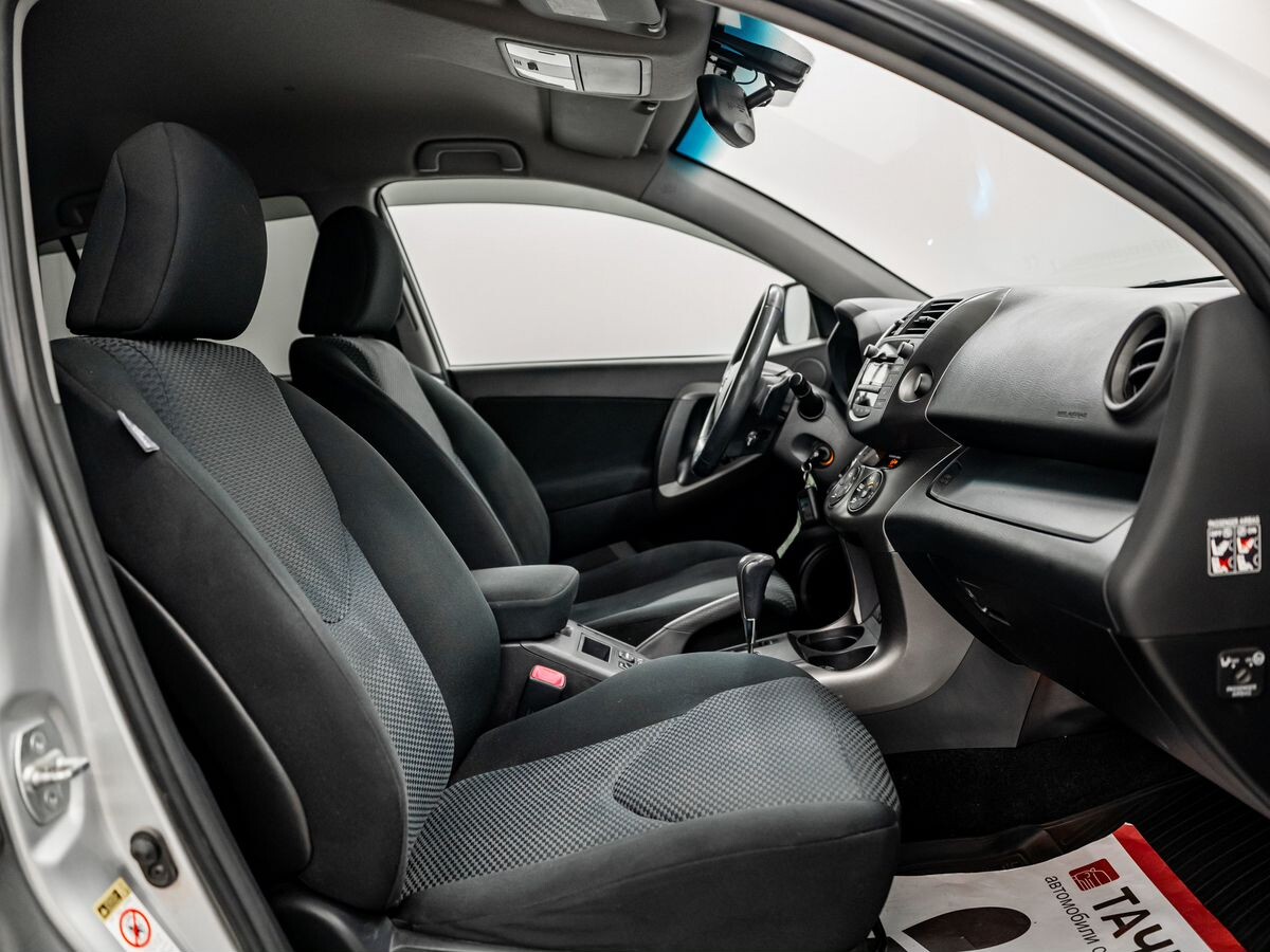 Toyota RAV4 2010 - фото автомобиля
