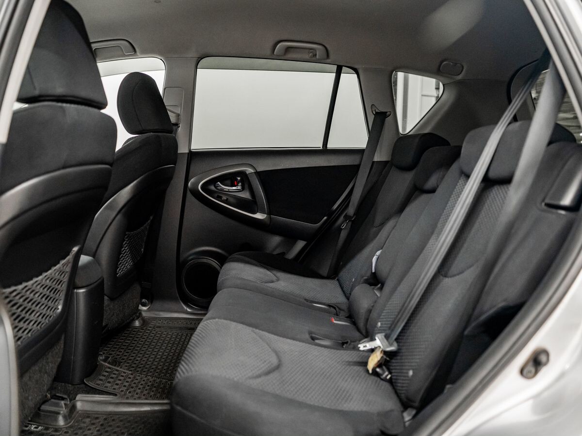 Toyota RAV4 2010 - фото автомобиля
