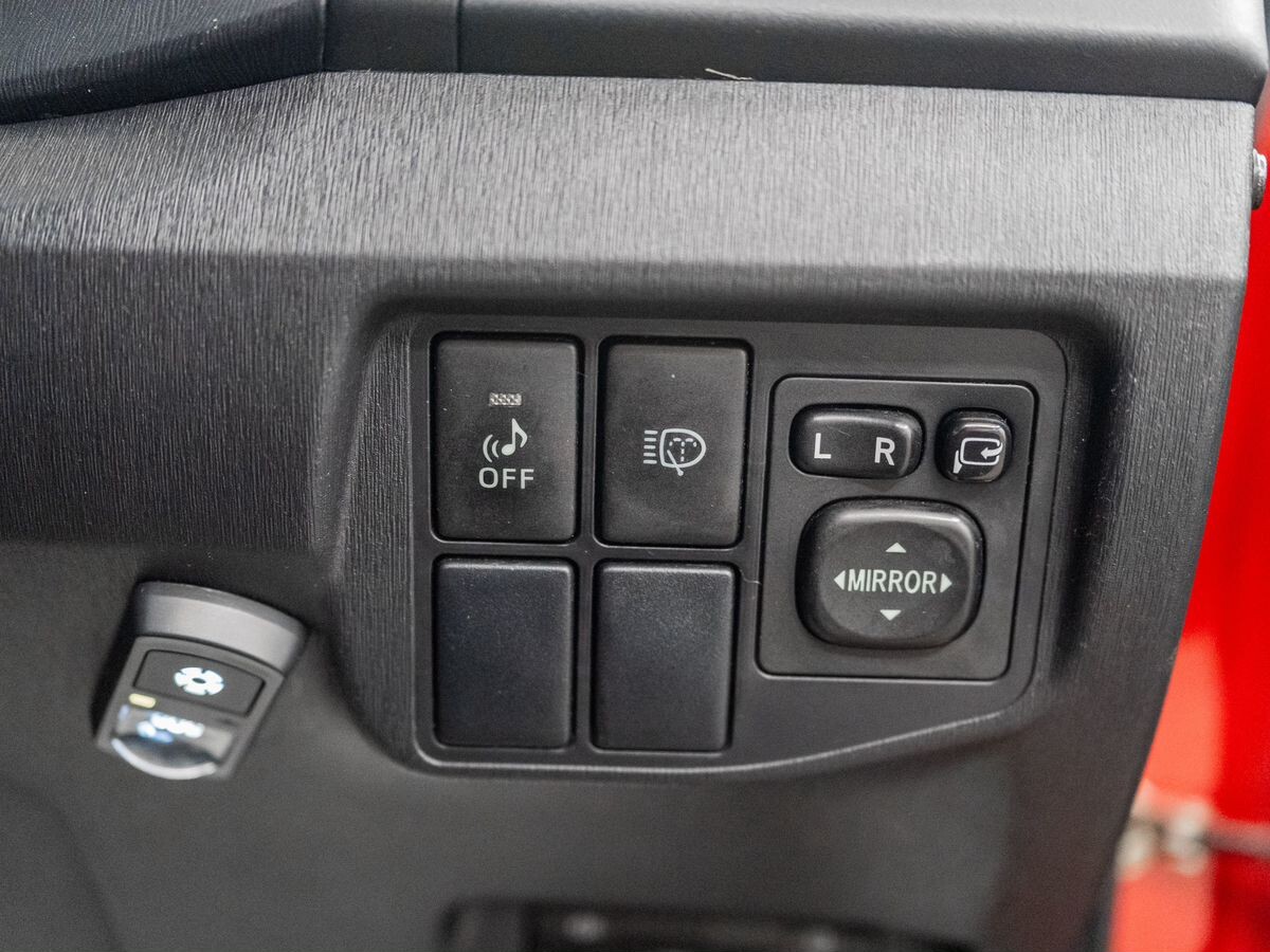 Toyota Prius 2012 - фото автомобиля