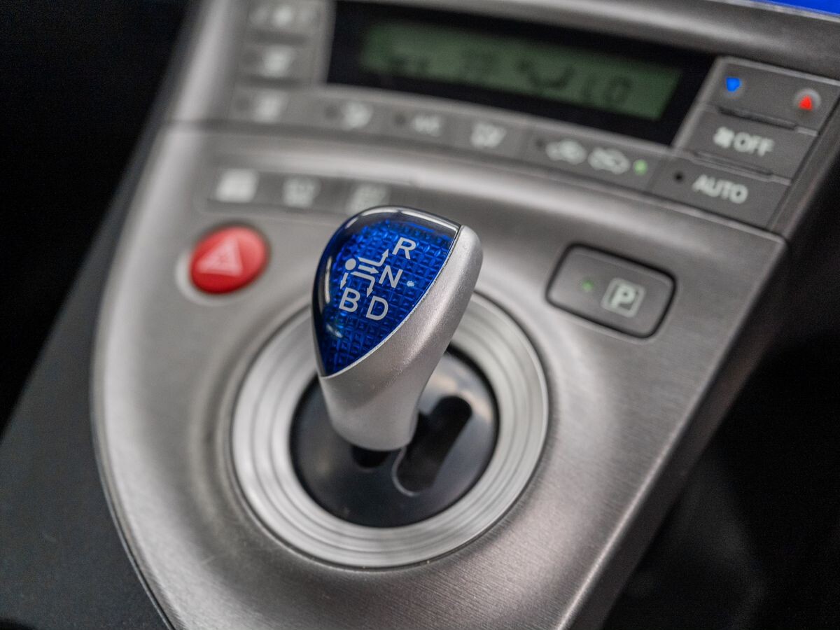 Toyota Prius 2012 - фото автомобиля