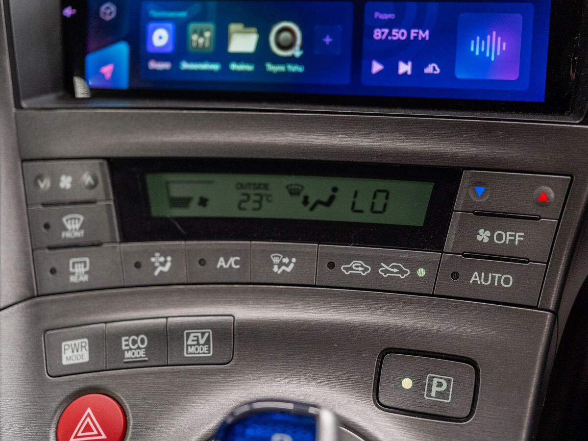 Toyota Prius 2012 - фото автомобиля