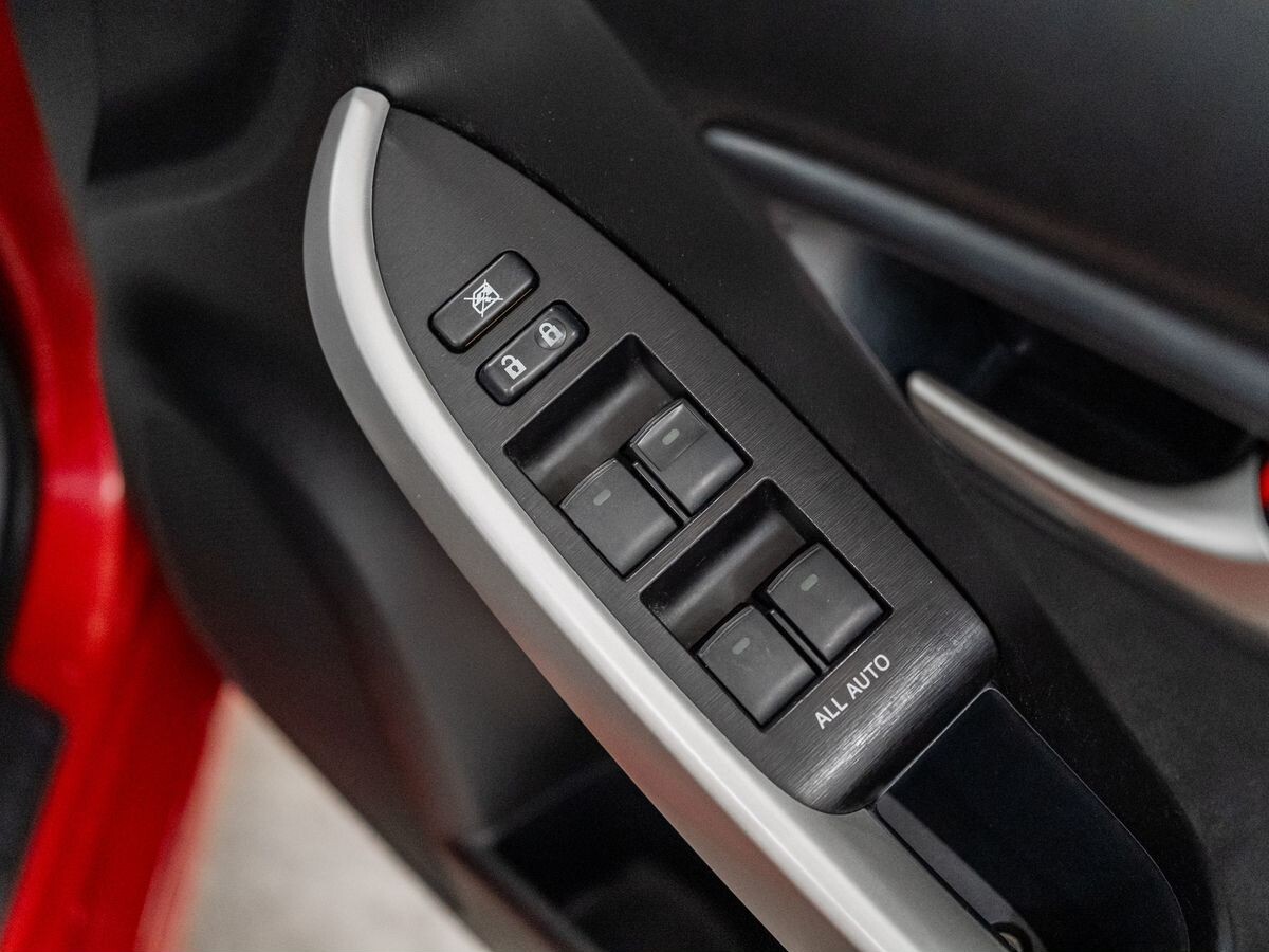Toyota Prius 2012 - фото автомобиля
