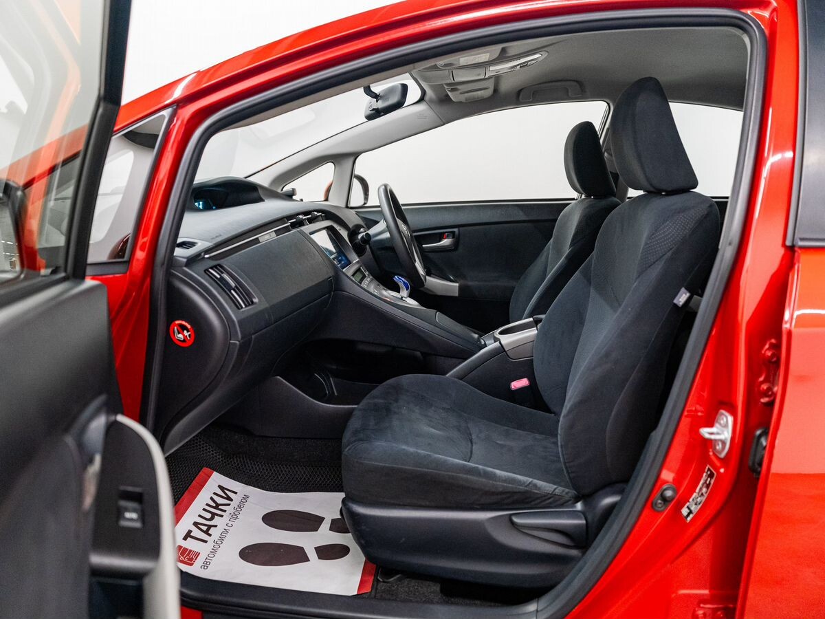 Toyota Prius 2012 - фото автомобиля