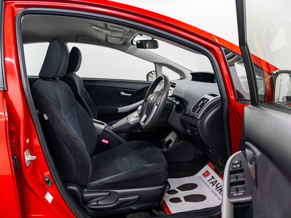 Toyota Prius 2012 - фото автомобиля