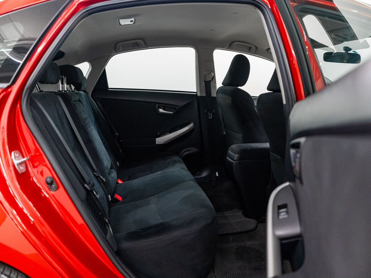 Toyota Prius 2012 - фото автомобиля