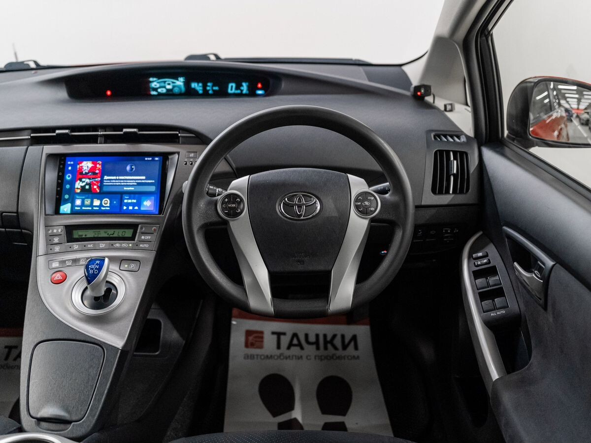 Toyota Prius 2012 - фото автомобиля