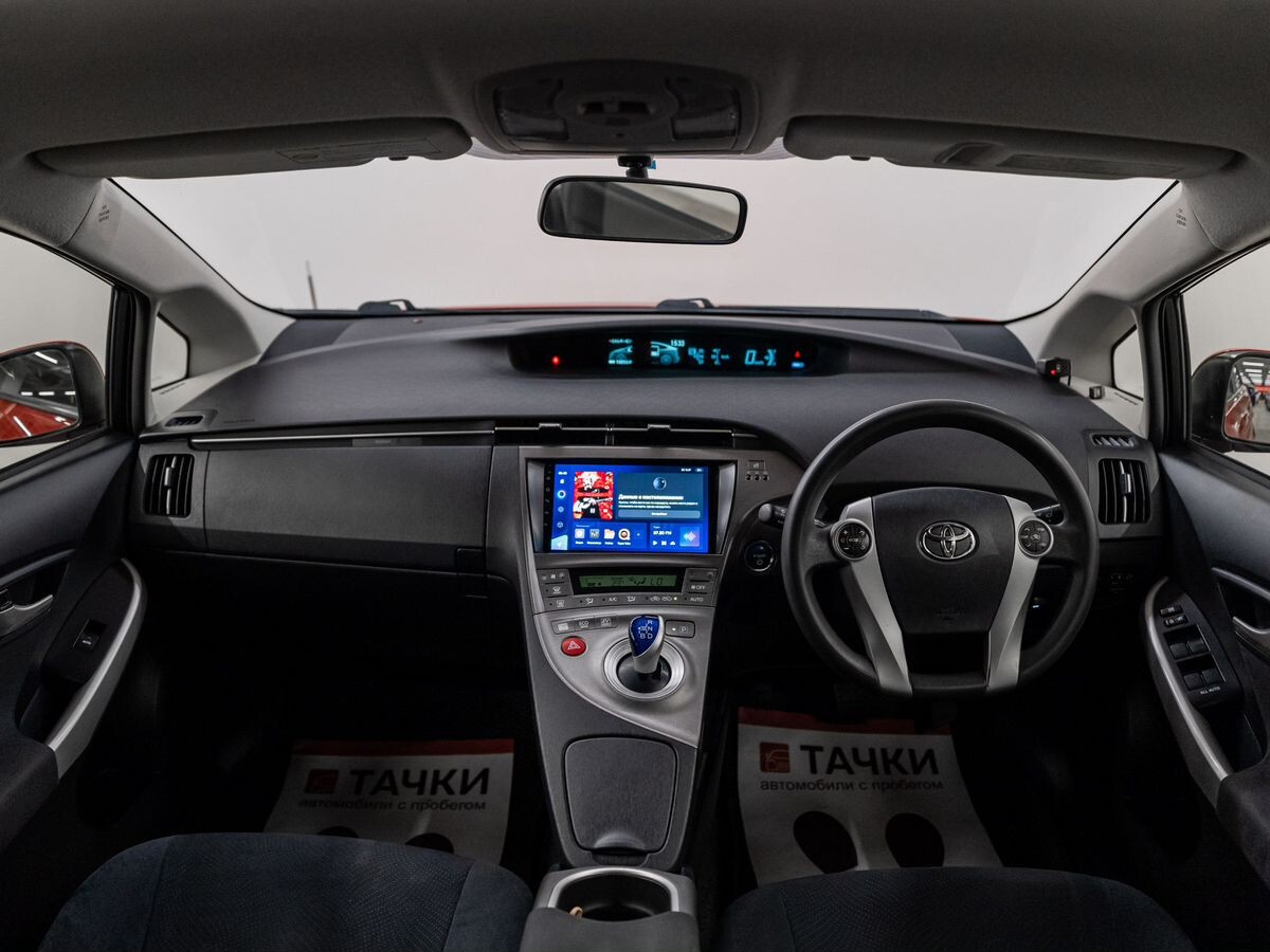 Toyota Prius 2012 - фото автомобиля
