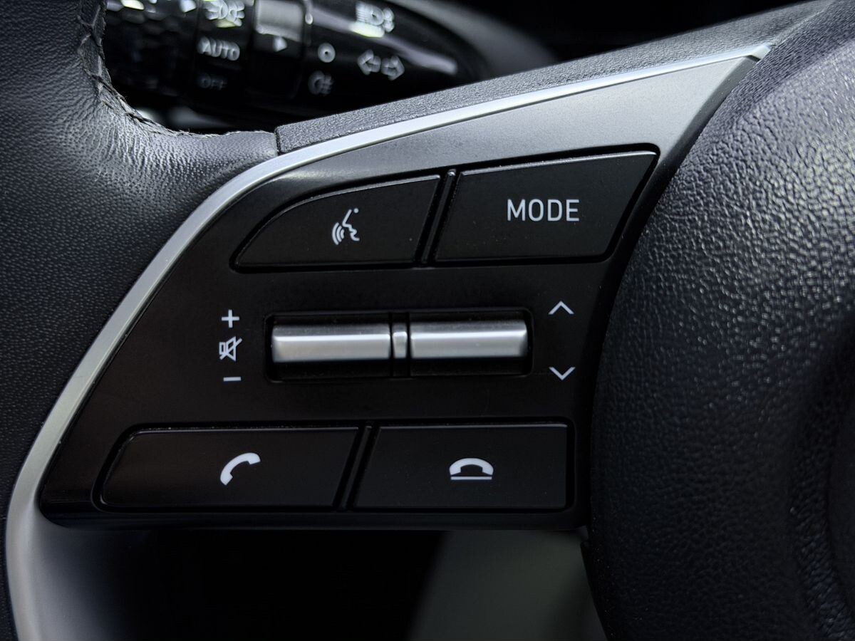 Hyundai Elantra 2023 - фото автомобиля