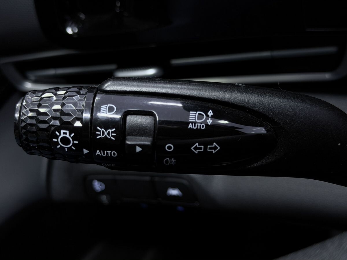 Hyundai Elantra 2023 - фото автомобиля