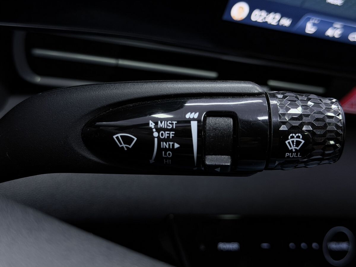 Hyundai Elantra 2023 - фото автомобиля