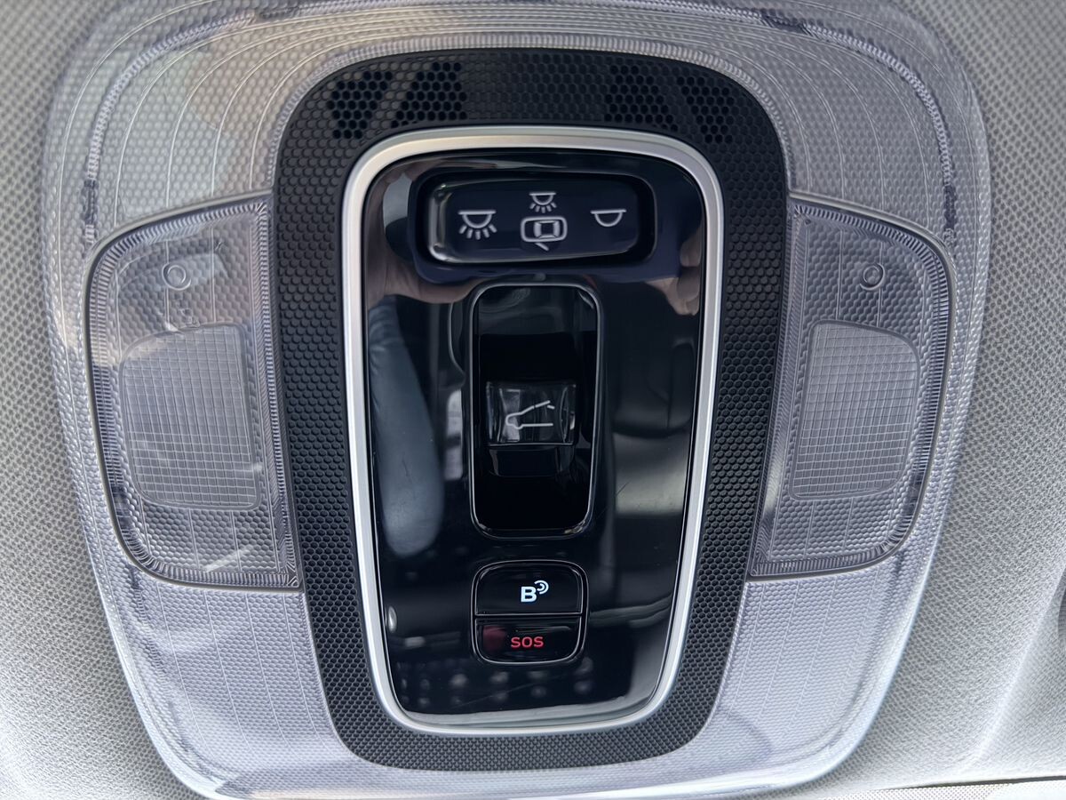 Hyundai Elantra 2023 - фото автомобиля