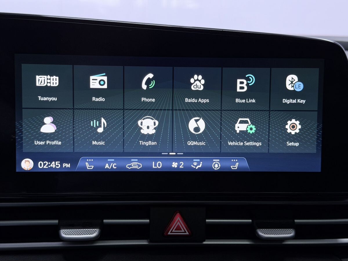 Hyundai Elantra 2023 - фото автомобиля