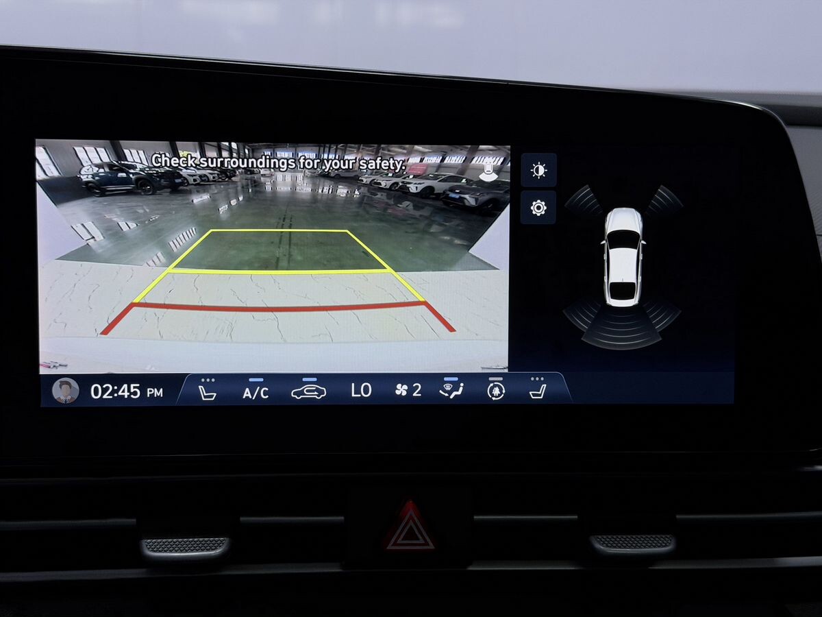 Hyundai Elantra 2023 - фото автомобиля