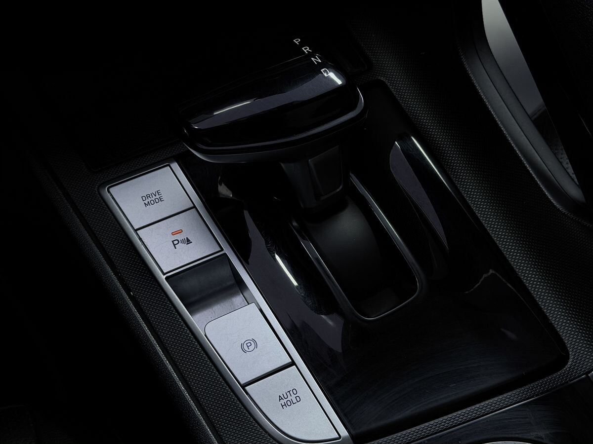 Hyundai Elantra 2023 - фото автомобиля