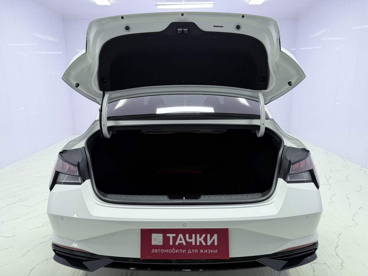 Hyundai Elantra 2023 - фото автомобиля