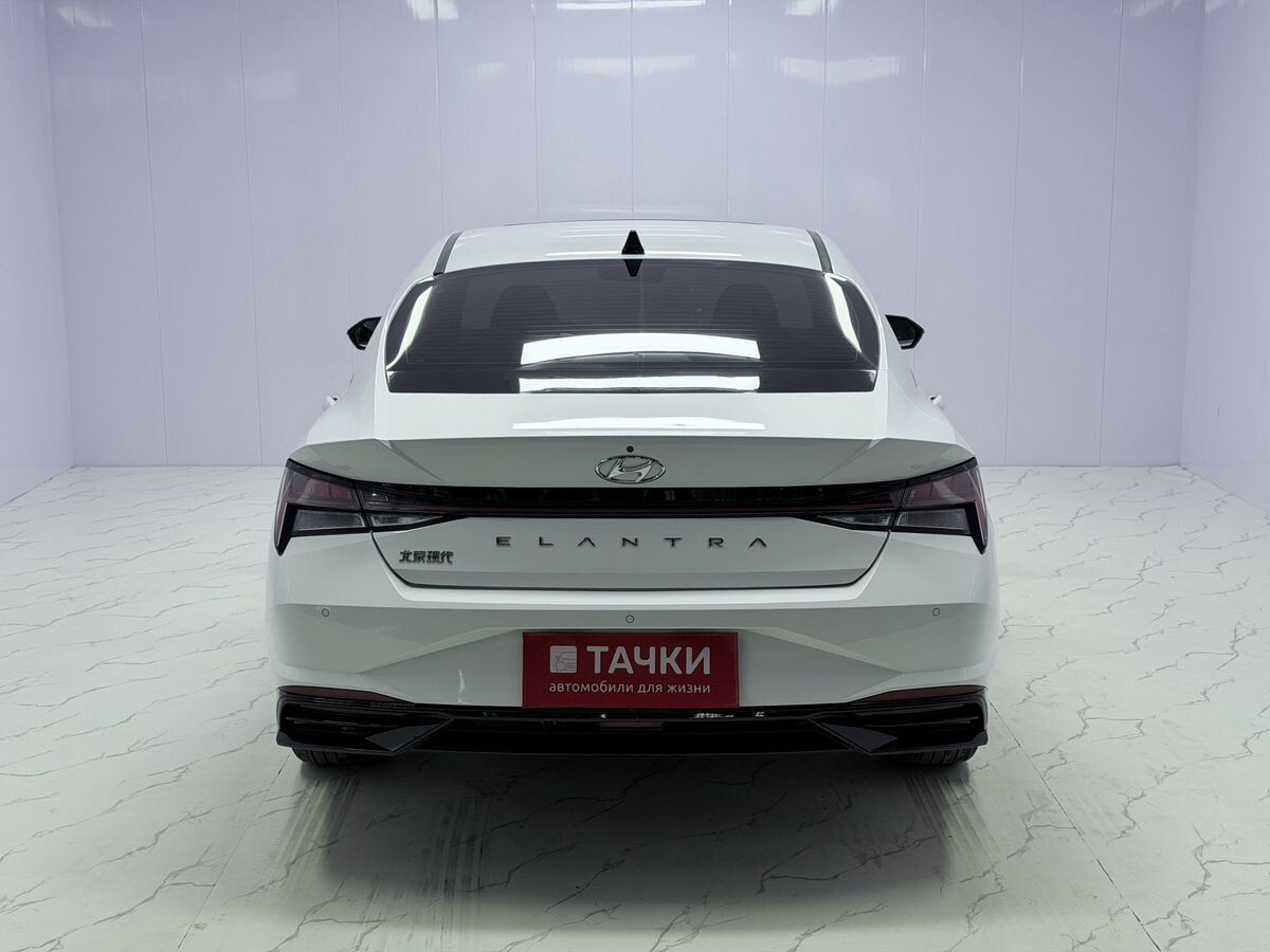 Hyundai Elantra 2023 - фото автомобиля