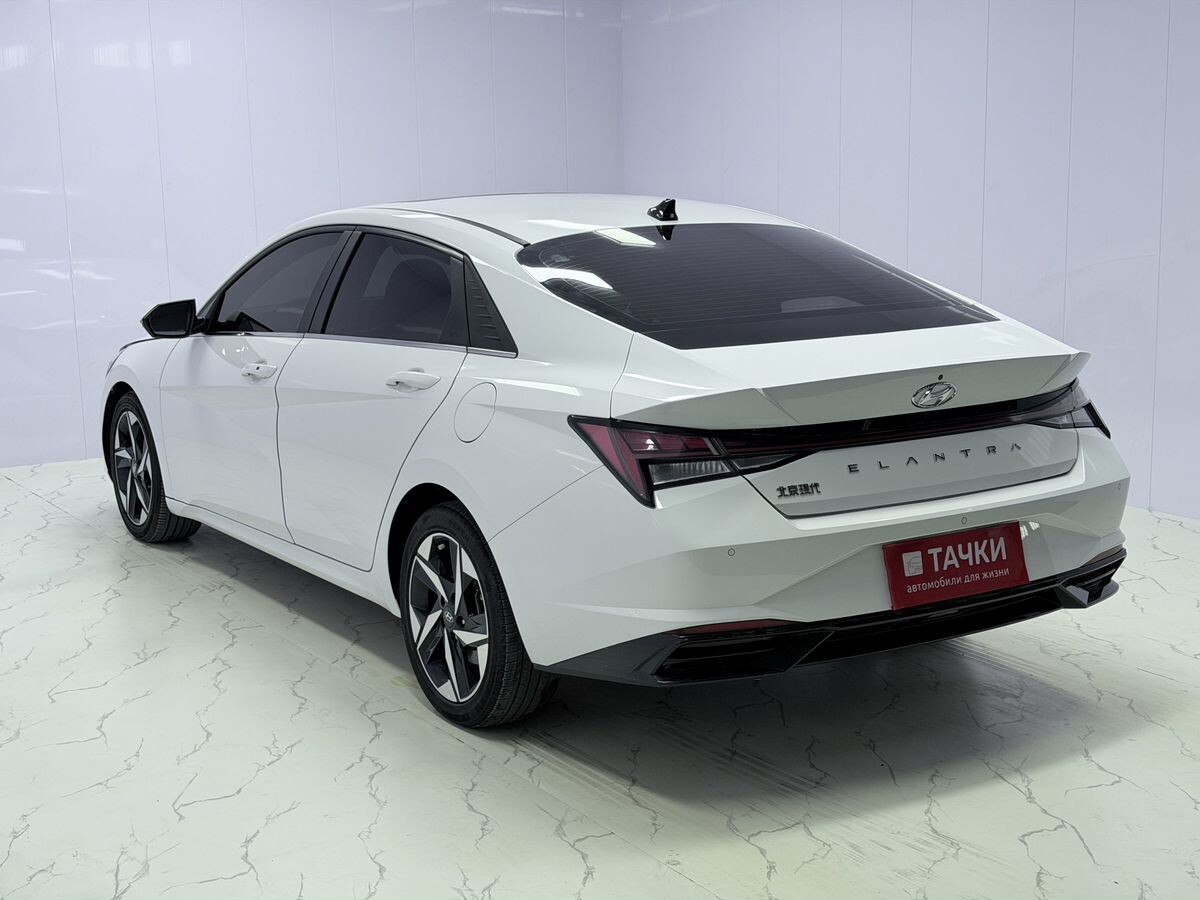 Hyundai Elantra 2023 - фото автомобиля