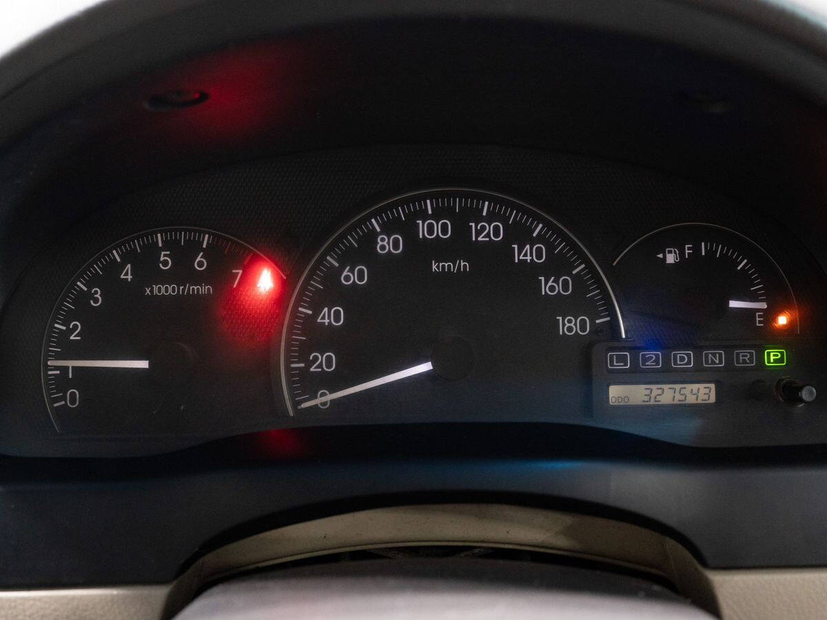 Toyota Ipsum 2001 - фото автомобиля