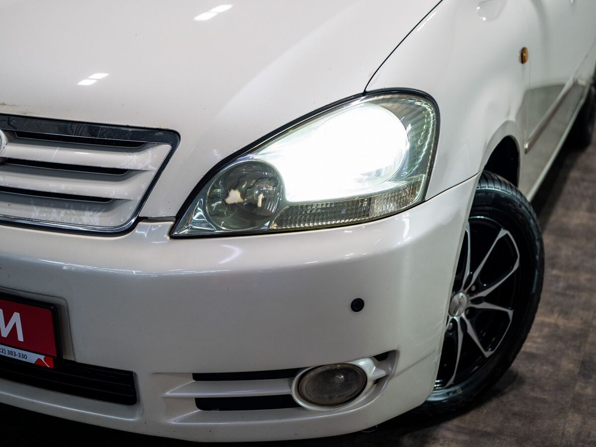 Toyota Ipsum 2001 - фото автомобиля