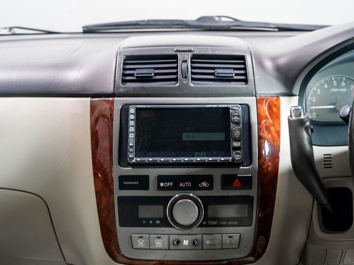 Toyota Ipsum 2001 - фото автомобиля