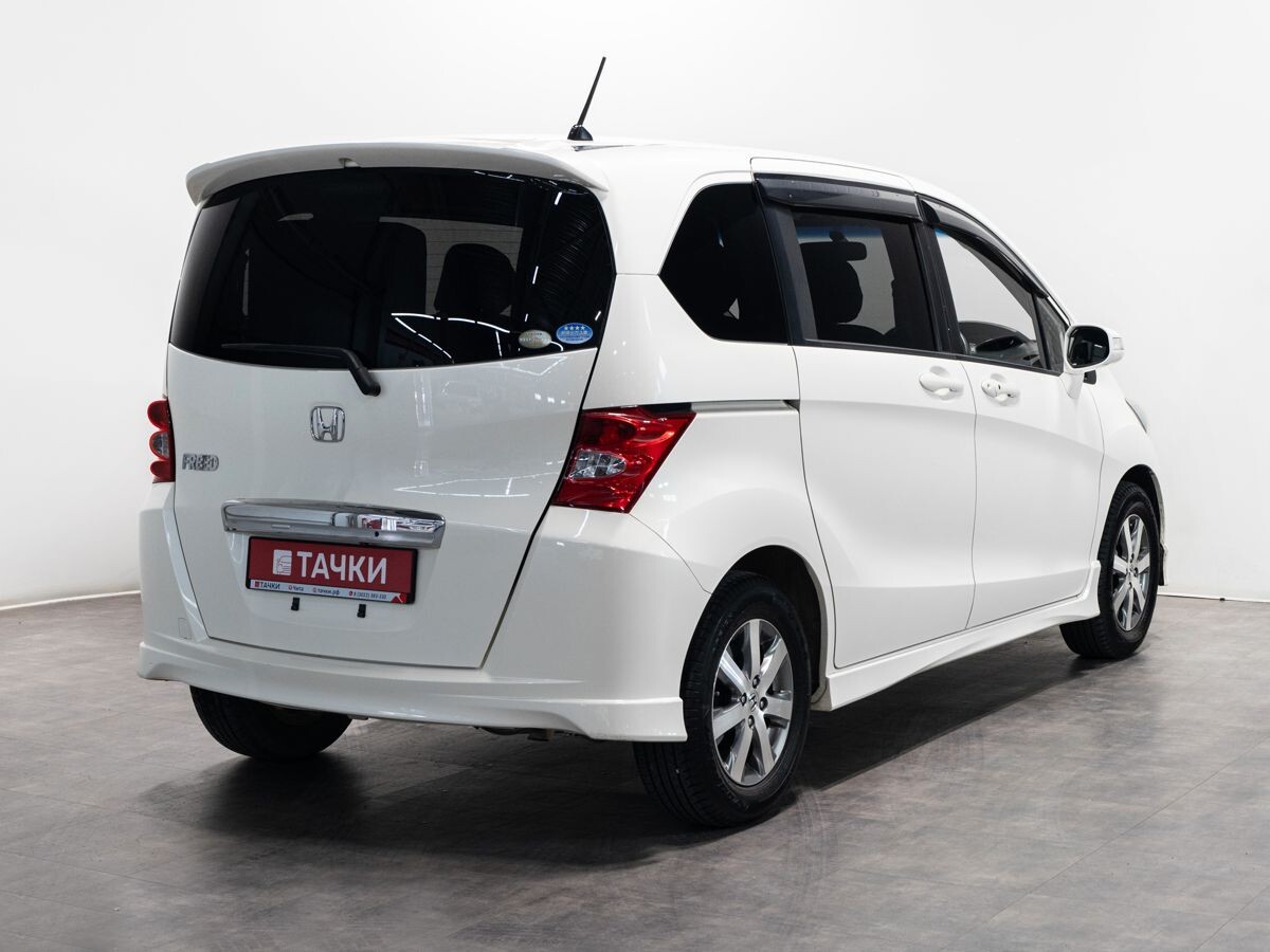 Honda Freed 2010 - фото автомобиля
