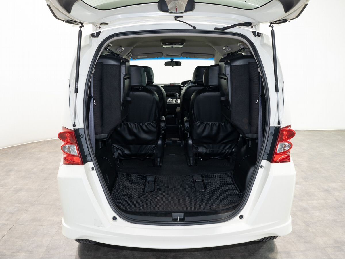 Honda Freed 2010 - фото автомобиля