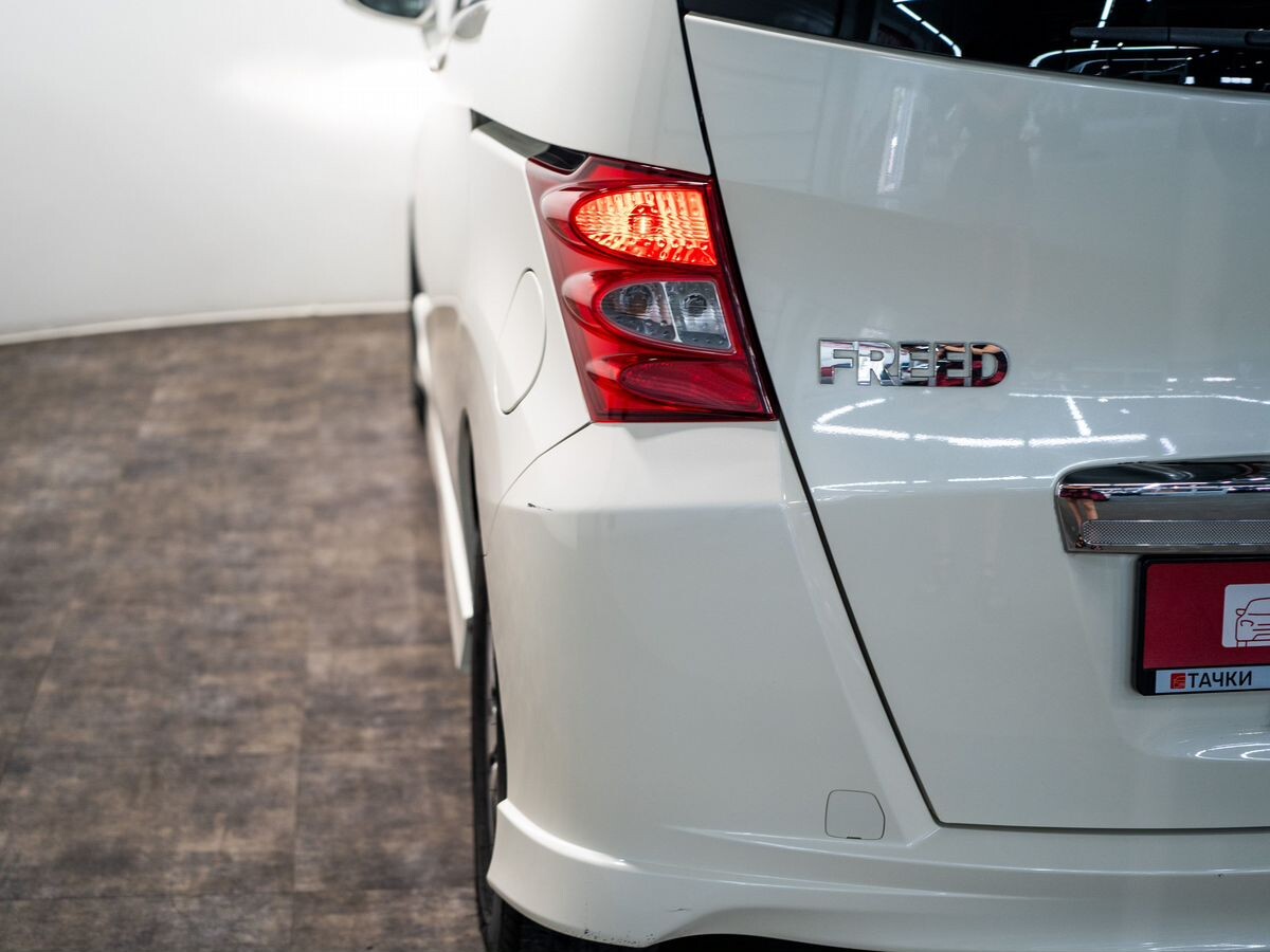 Honda Freed 2010 - фото автомобиля
