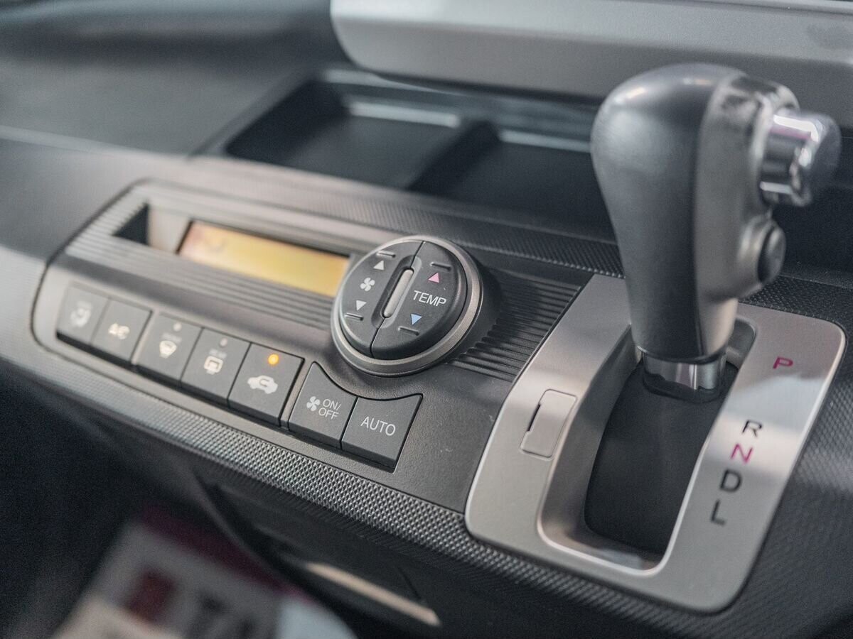 Honda Freed 2012 - фото автомобиля