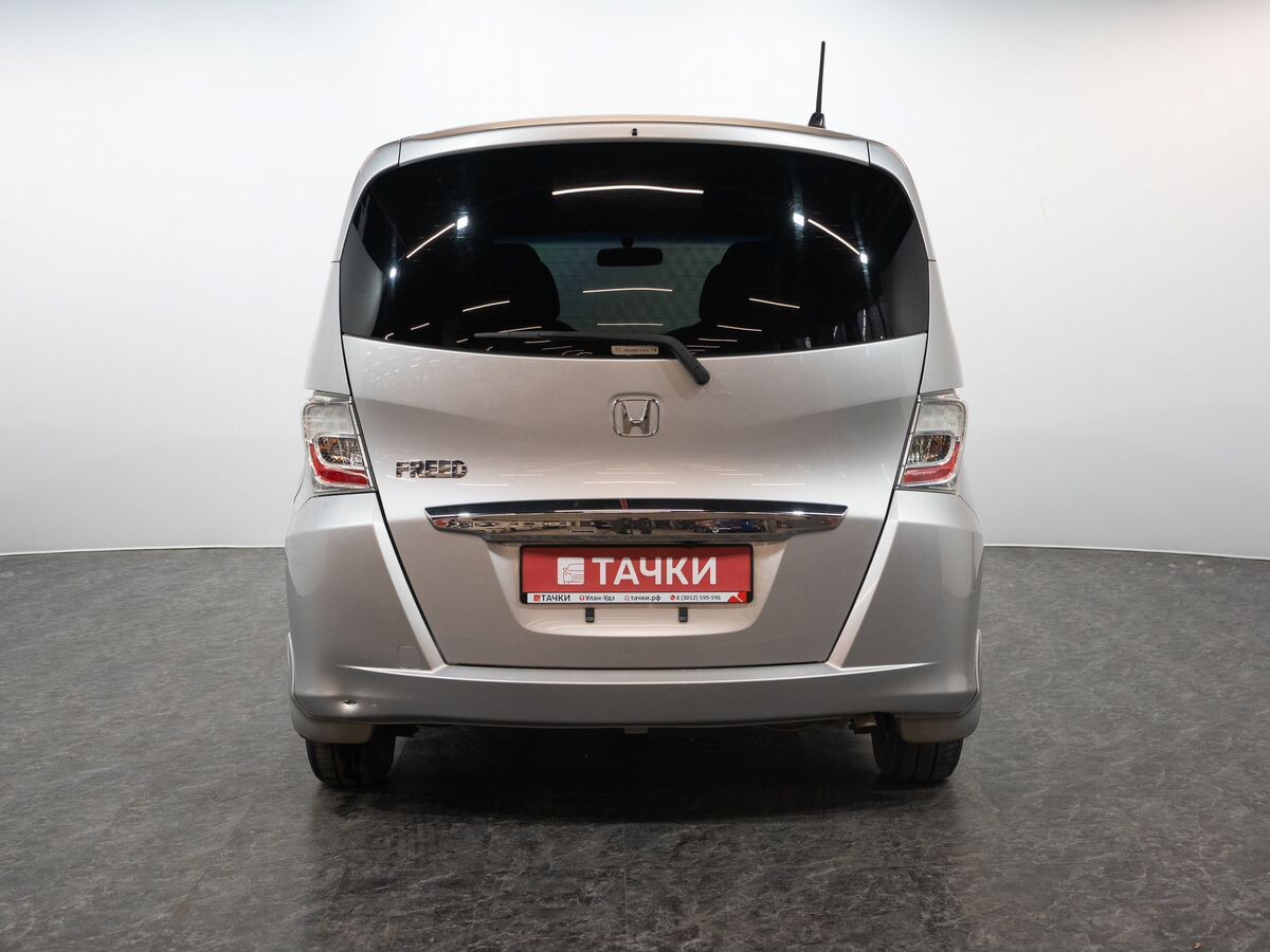 Honda Freed 2012 - фото автомобиля