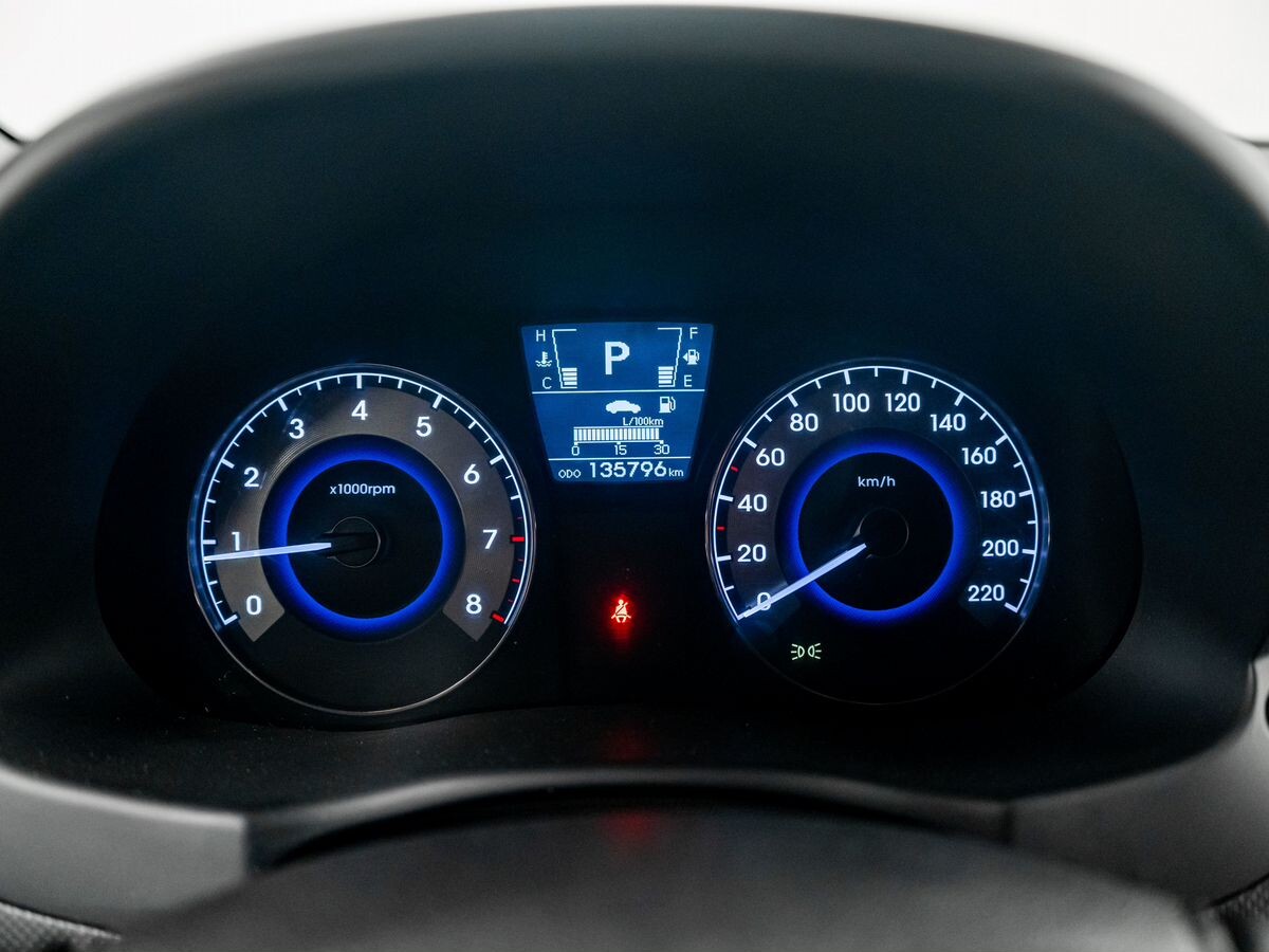Hyundai Solaris 2012 - фото автомобиля