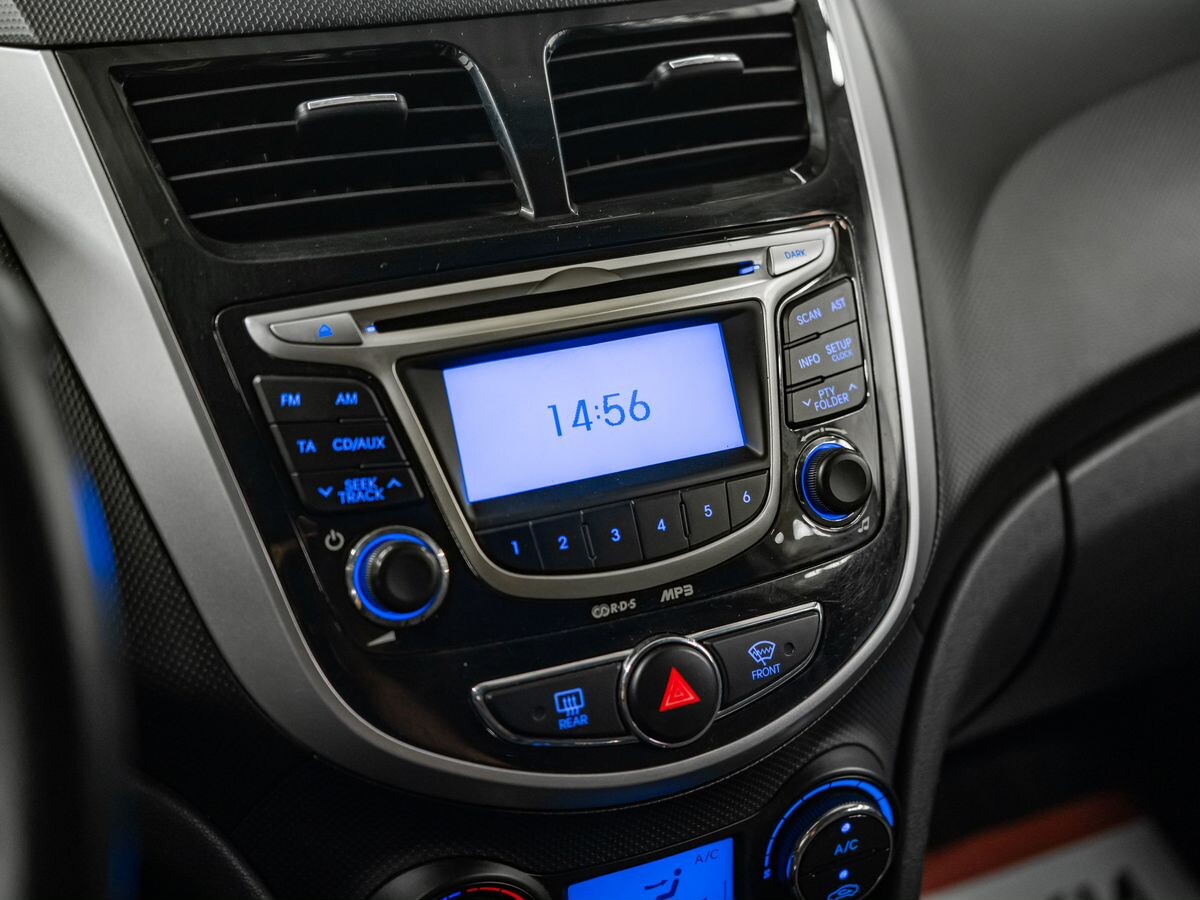 Hyundai Solaris 2012 - фото автомобиля