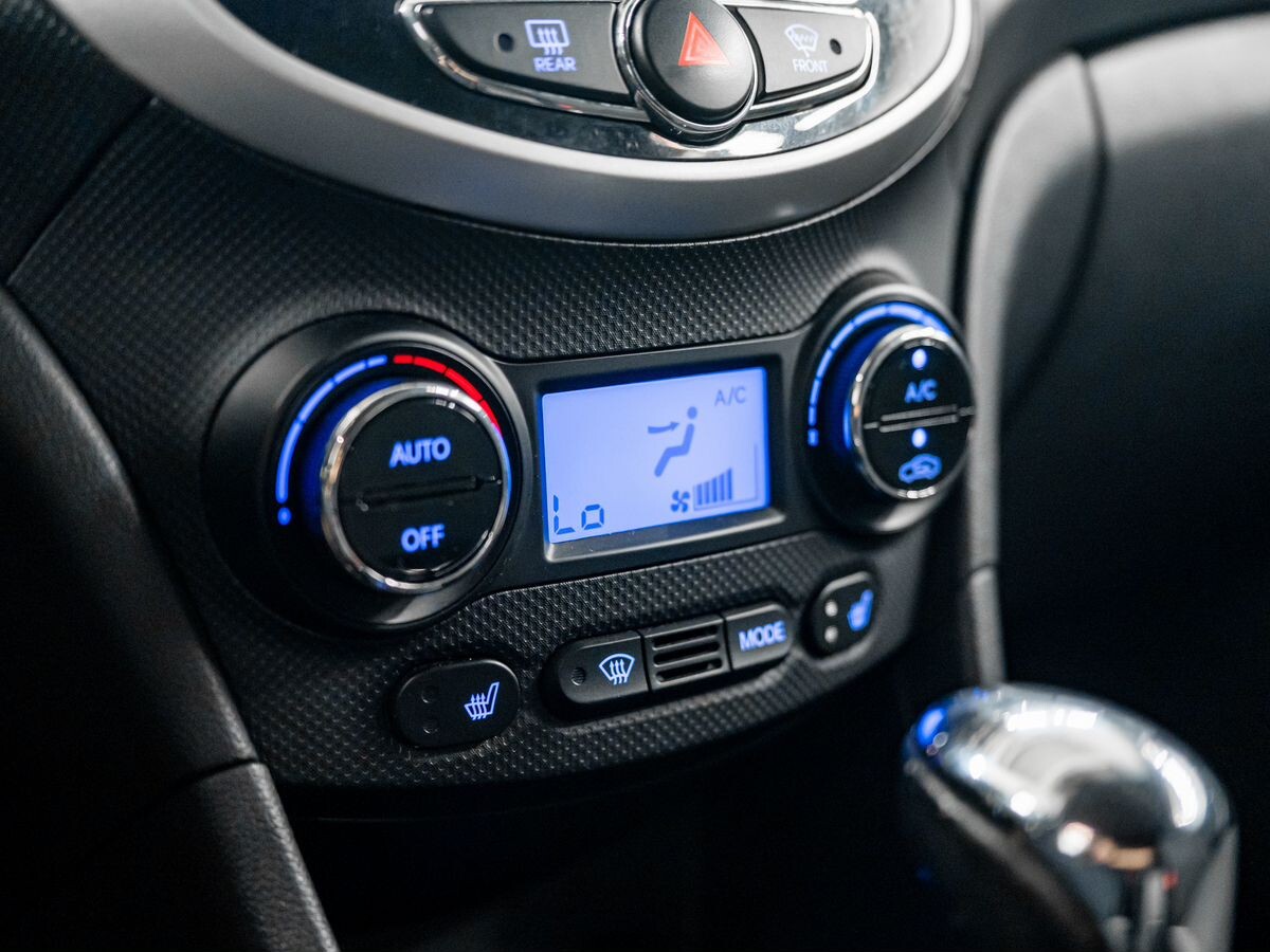 Hyundai Solaris 2012 - фото автомобиля