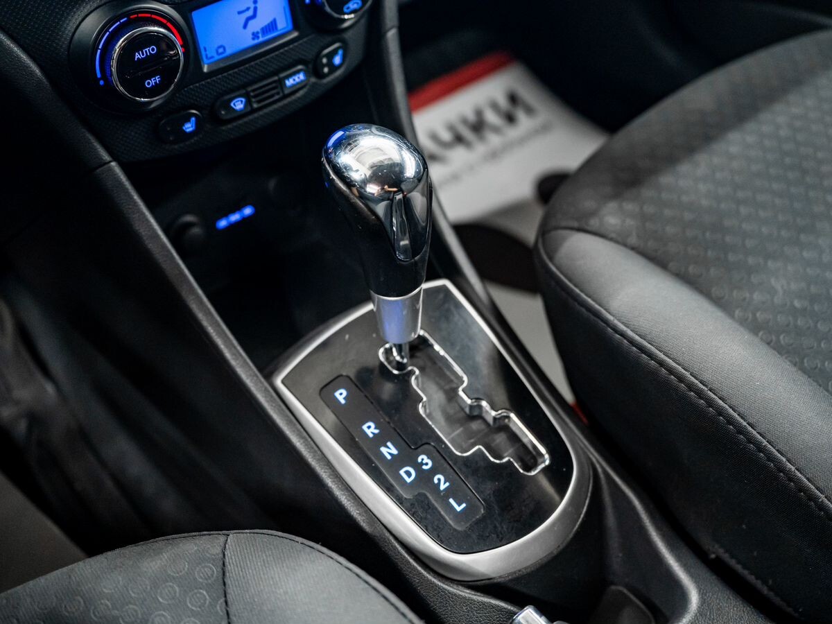 Hyundai Solaris 2012 - фото автомобиля